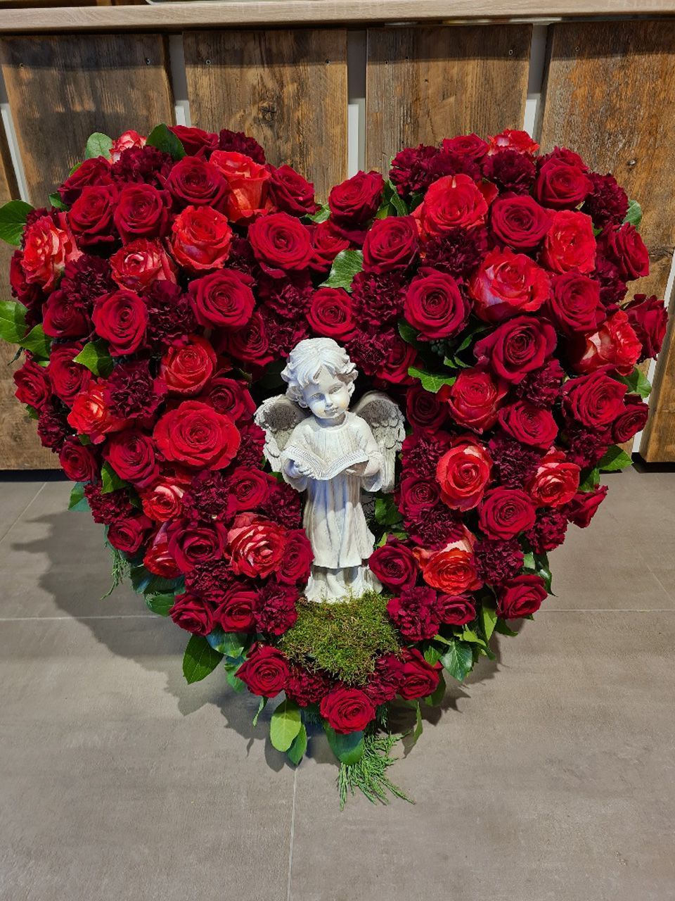 Herz aus roten Rosen