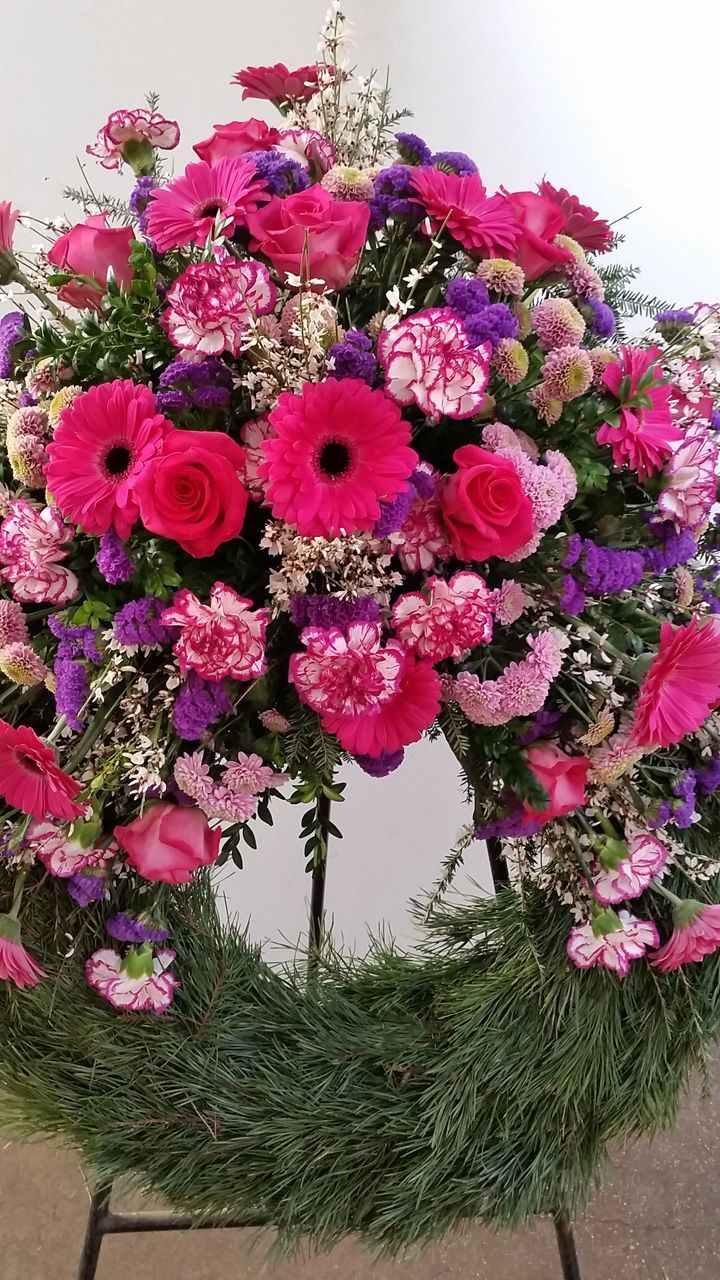 Blumenkranz aus pinken Blumen