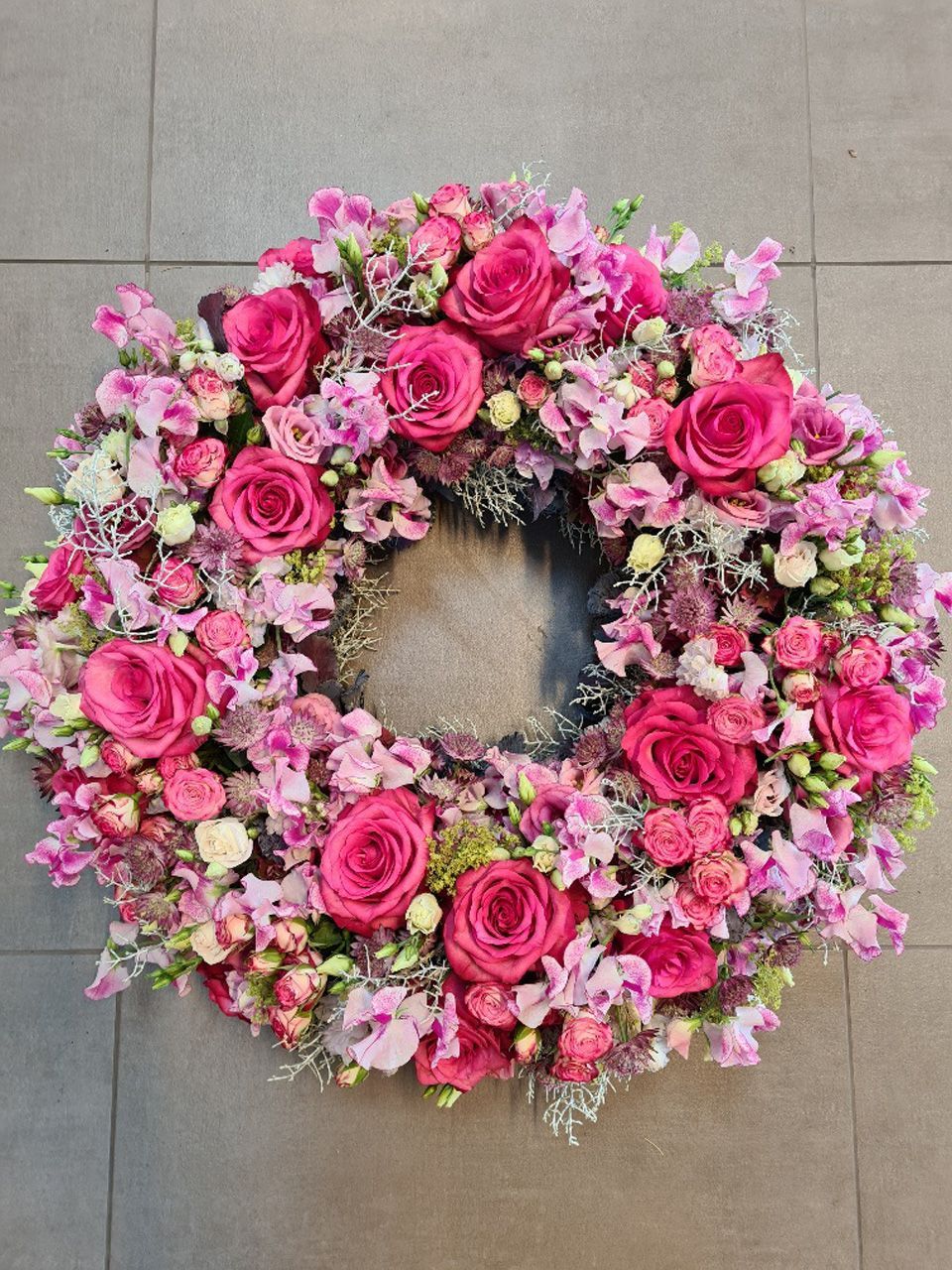 Blumenkranz aus pinken Rosen