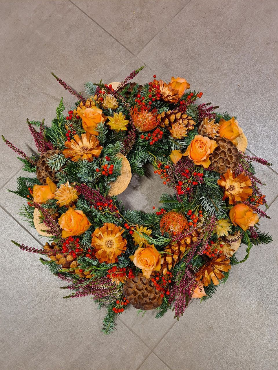 Blumenkranz aus orangefarbene Blumen