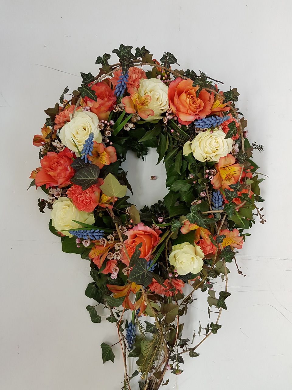 Urnenschmuck mit Rosen