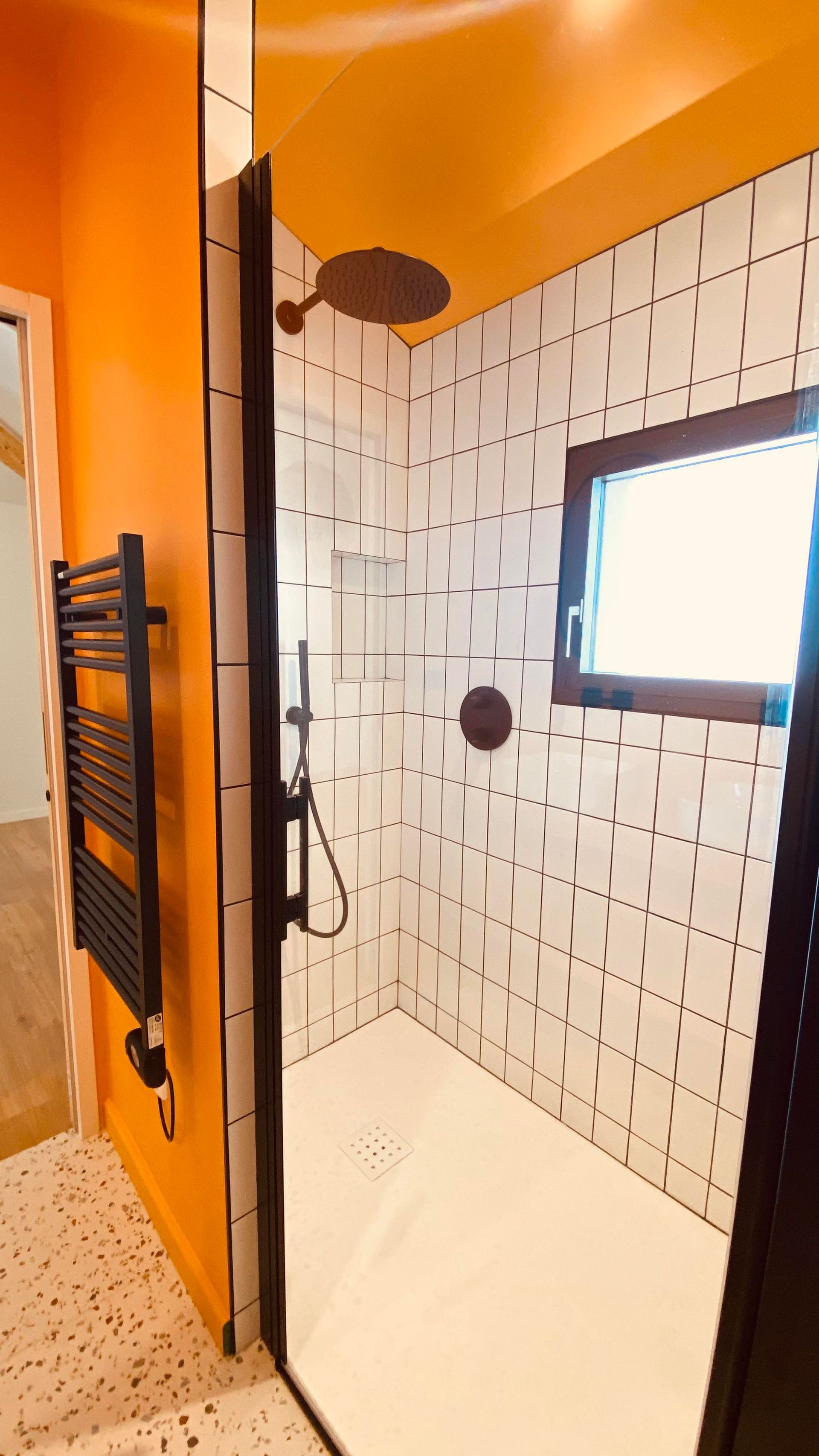 Création de douche et mise en place de radiateur