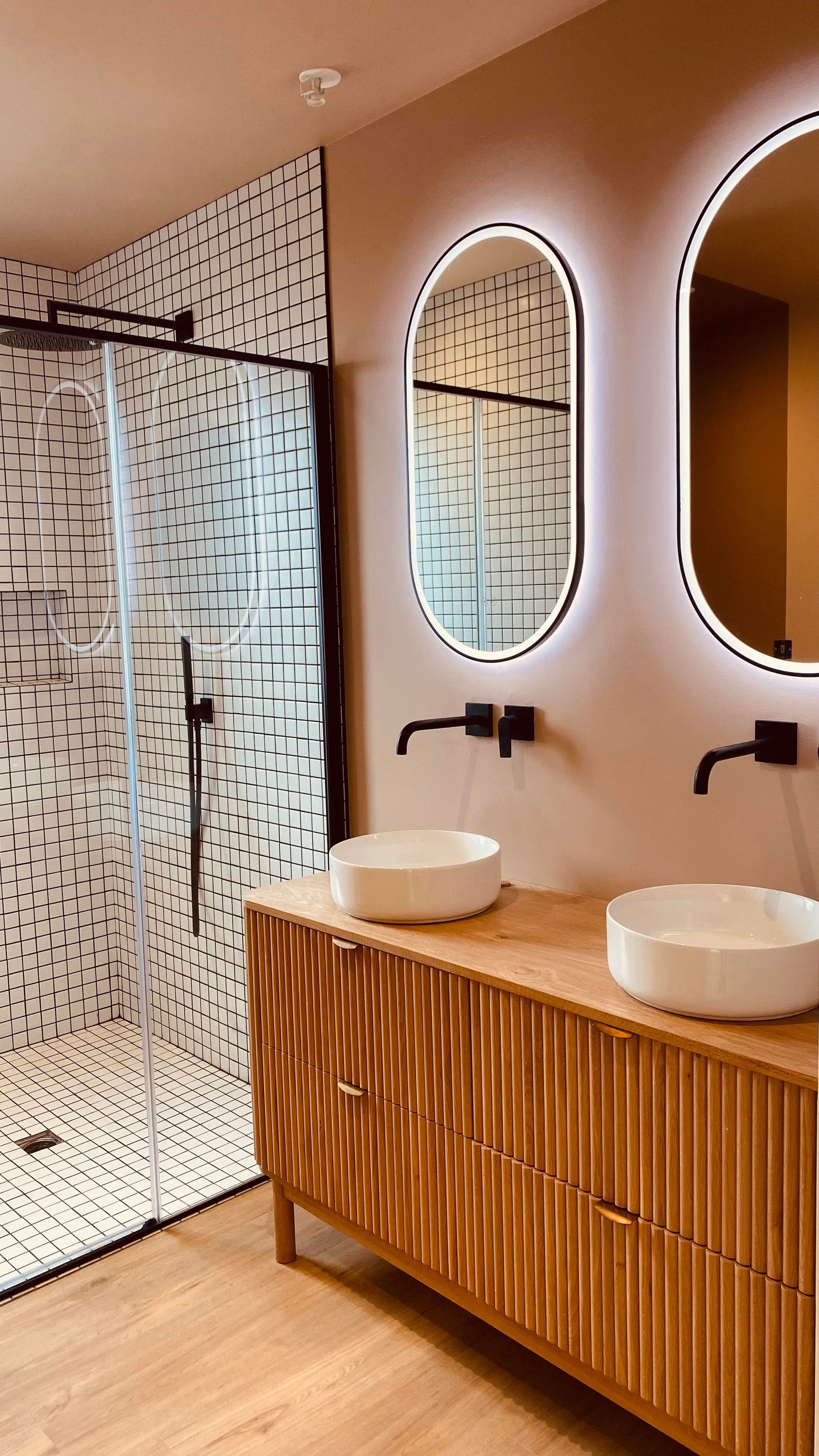 Meuble de salle de bains et doubles vasques