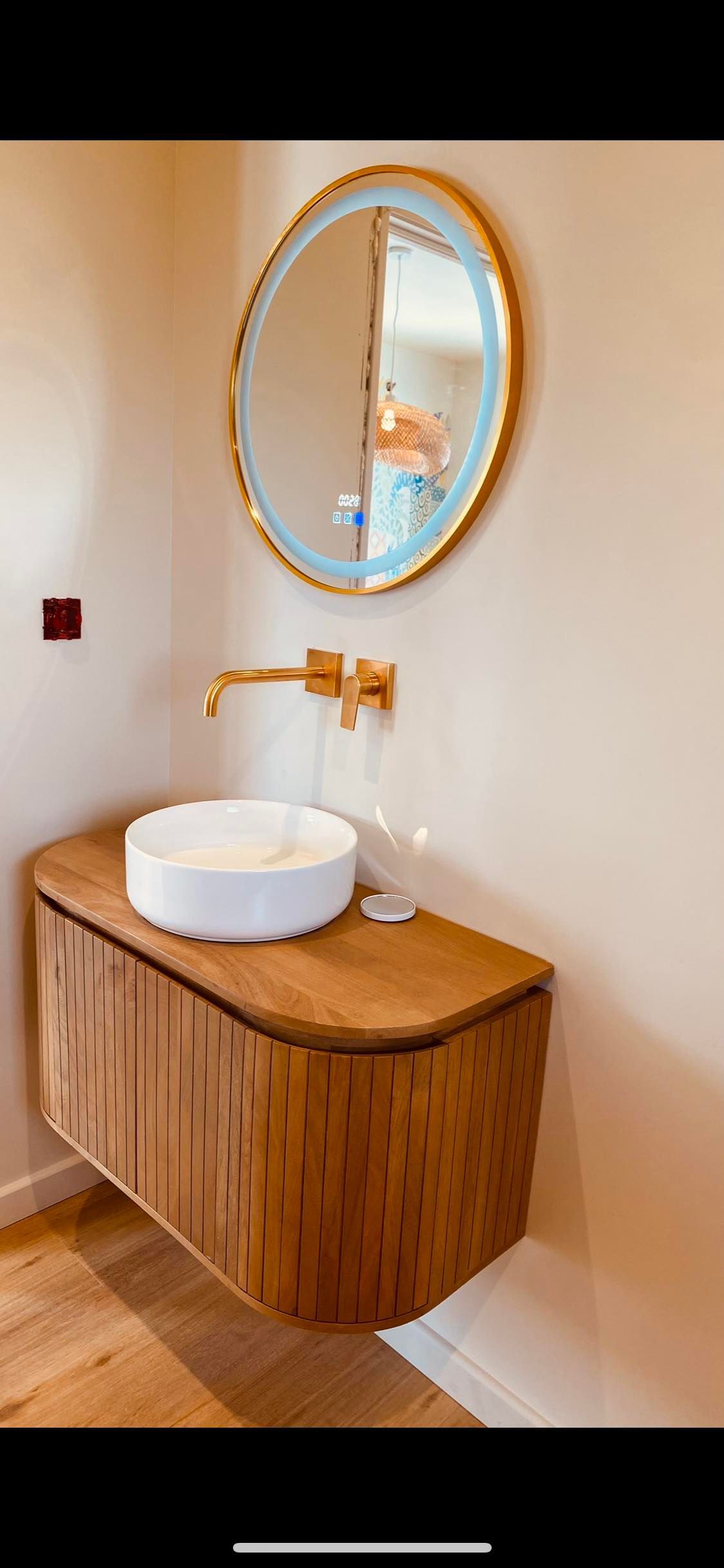 Evier de salle de bains et meuble en bois