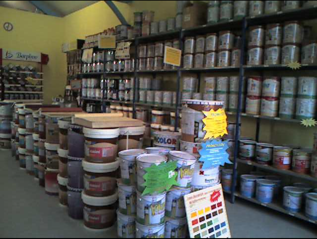 Phtoo de plusieurs pots de peinture