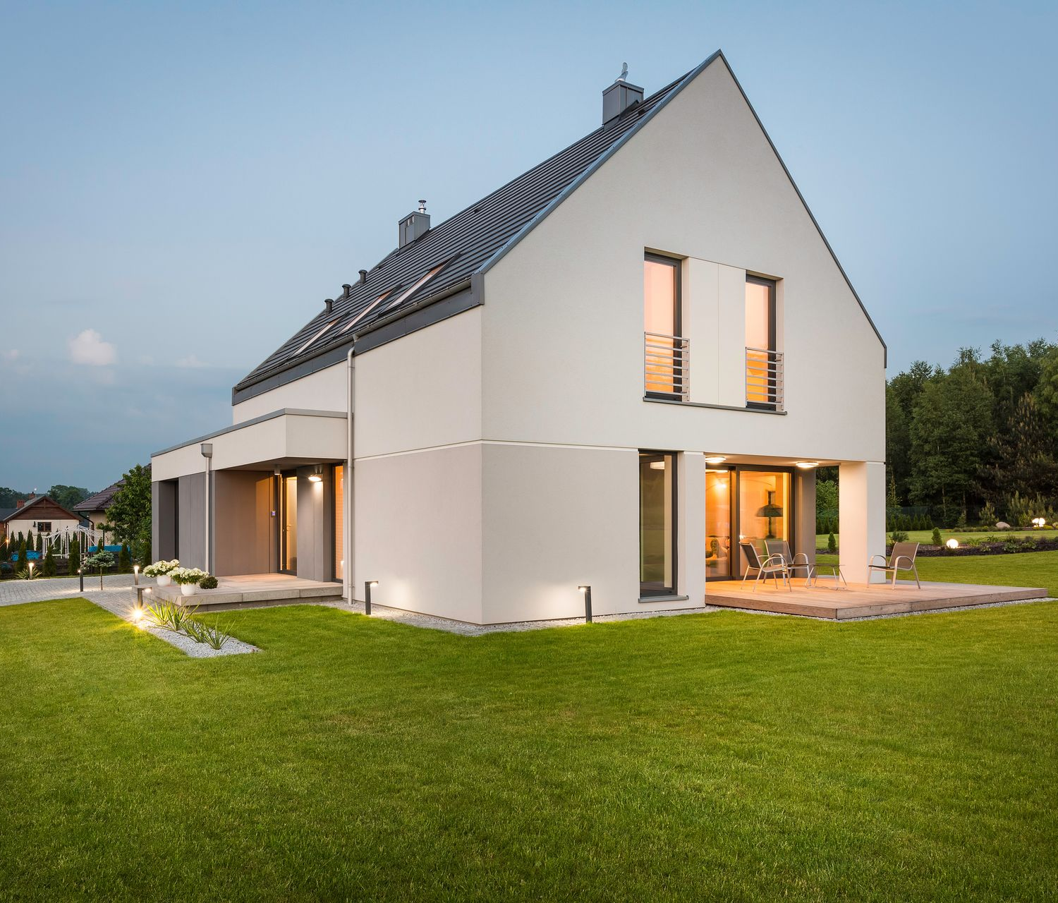 Une maison en soirée