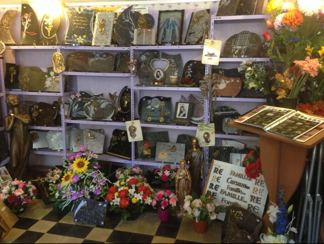 Plaque et articles funéraires
