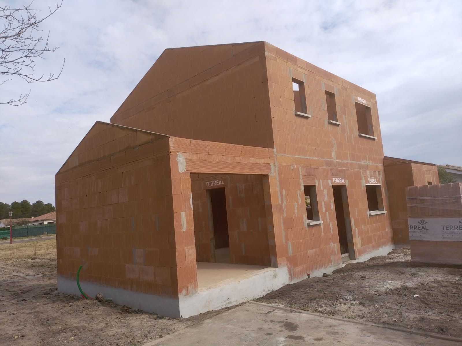 Une maison en construction.