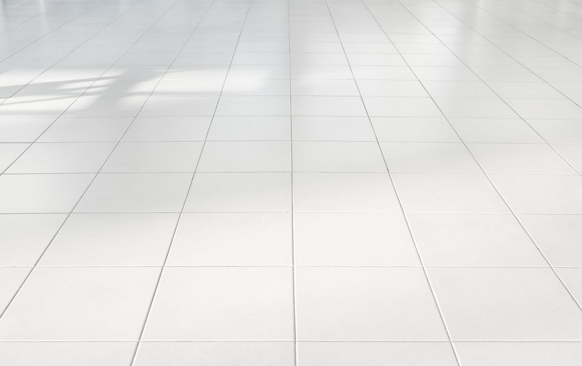 Un carrelage blanc.