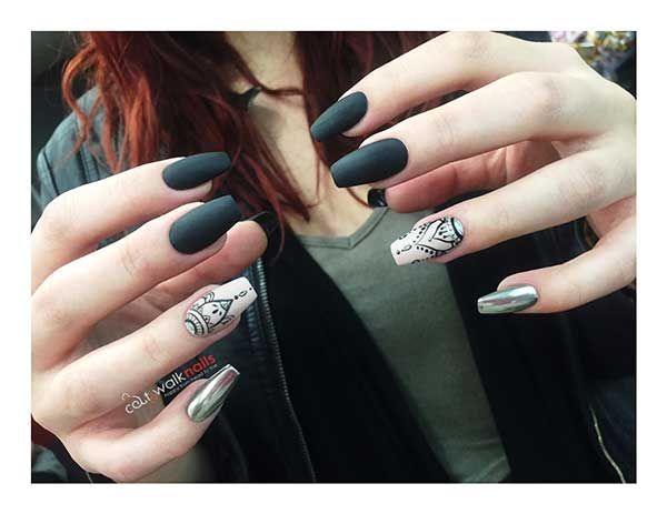 Μανικιούρ Ματ Μαύρο με λεπτομέρειες Ασημί & Έθνικ Σχέδια Τετράγωνο Σχήμα