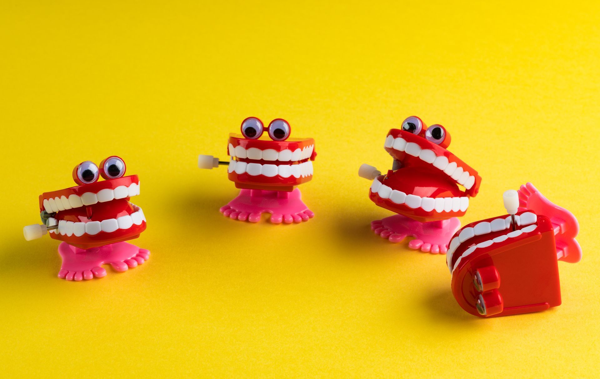 Gadgets humoristiques en forme de dentiers