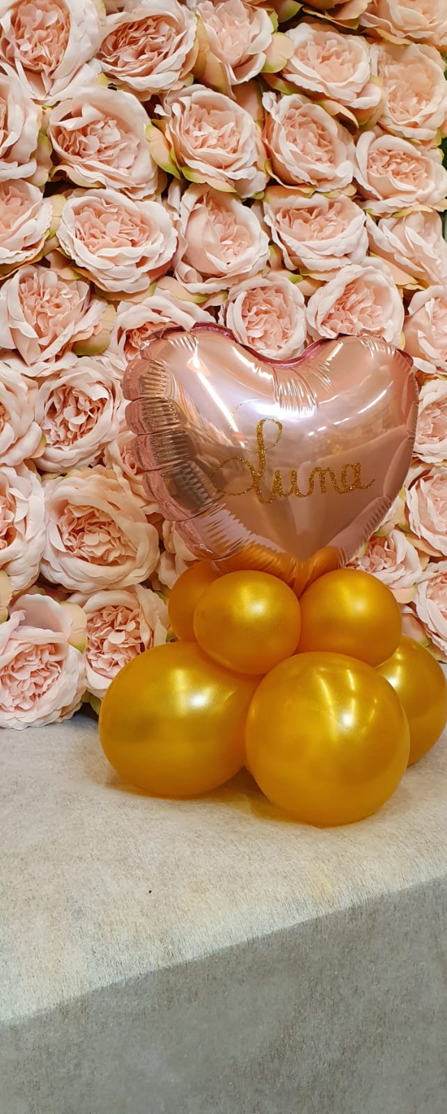 Bouquet de fleurs avec un ballon Luna