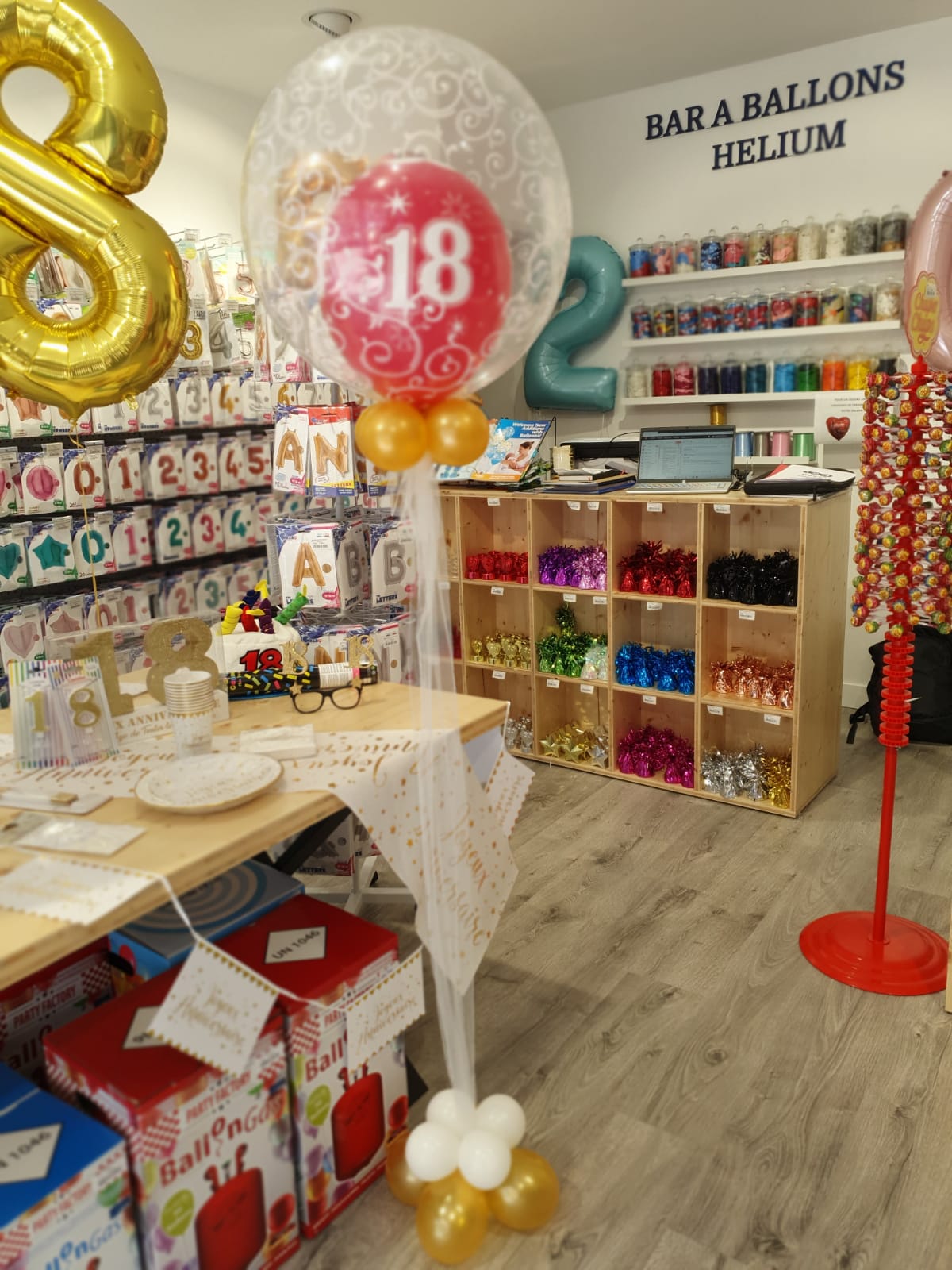 Rayon du magasin pour les anniversaire