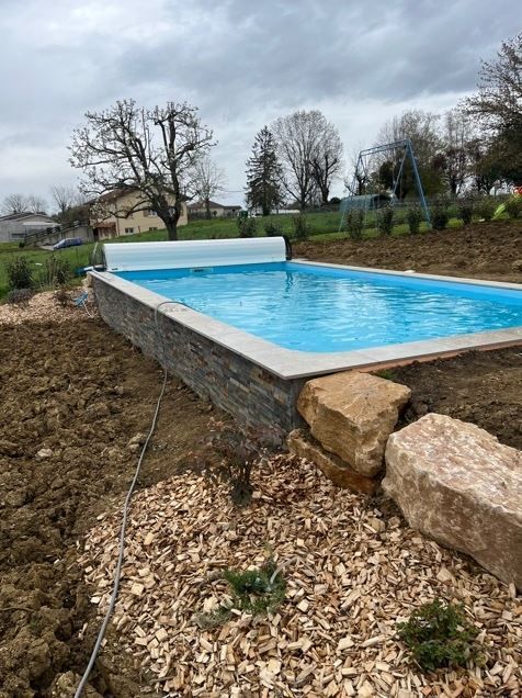 Piscine semi-entérée