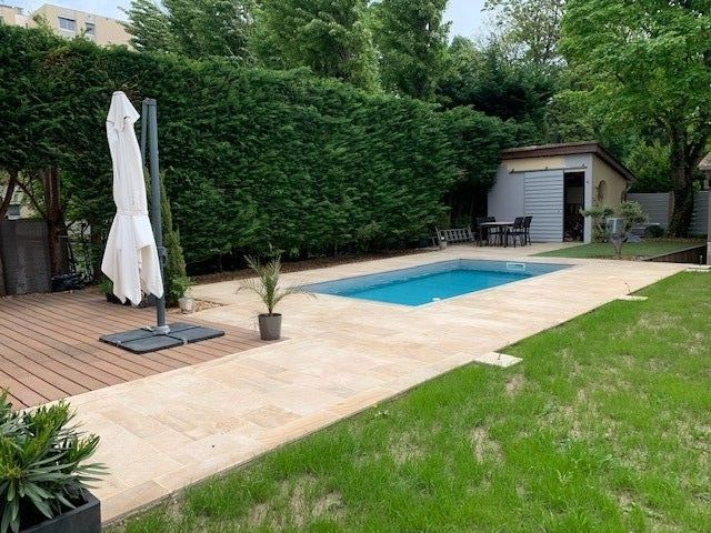 Piscine et terrasse