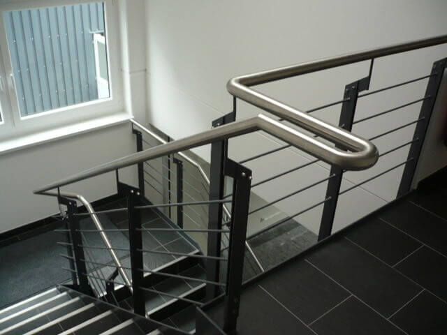 Treppengeländer im Innenbereich eines Treppenhauses