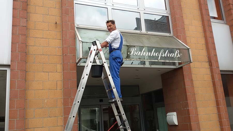 Reinigung nach langen Leerstand einer Geschäftspassage