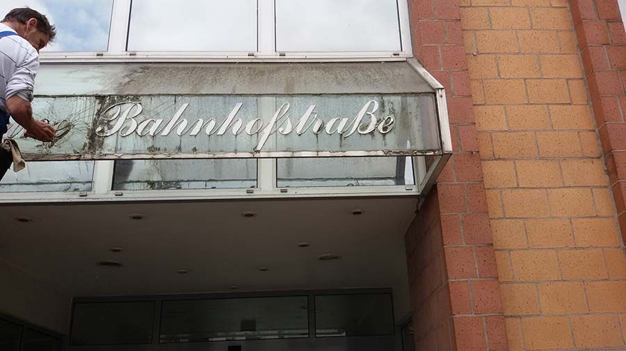 Reinigung einer Geschäftspassage