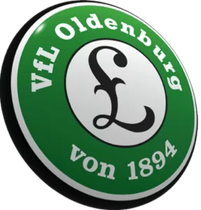 Rundes grünes Logo des Fußballvereins VfL Oldenburg mit weißem Zentrum und schwarzem Monogramm mit der Aufschrift „VfL Oldenburg von 1894“