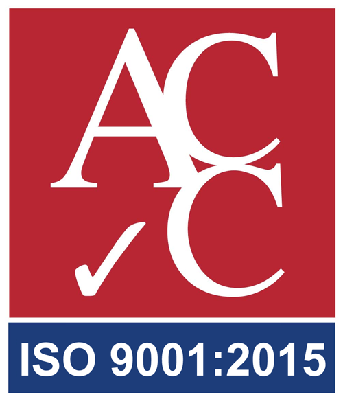 Un logotipo rojo y blanco que dice ac iso 9001 2015
