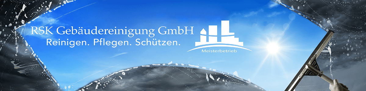 Ein Bild einer Person, die ein Fenster putzt, mit einem blauen Himmel im Hintergrund