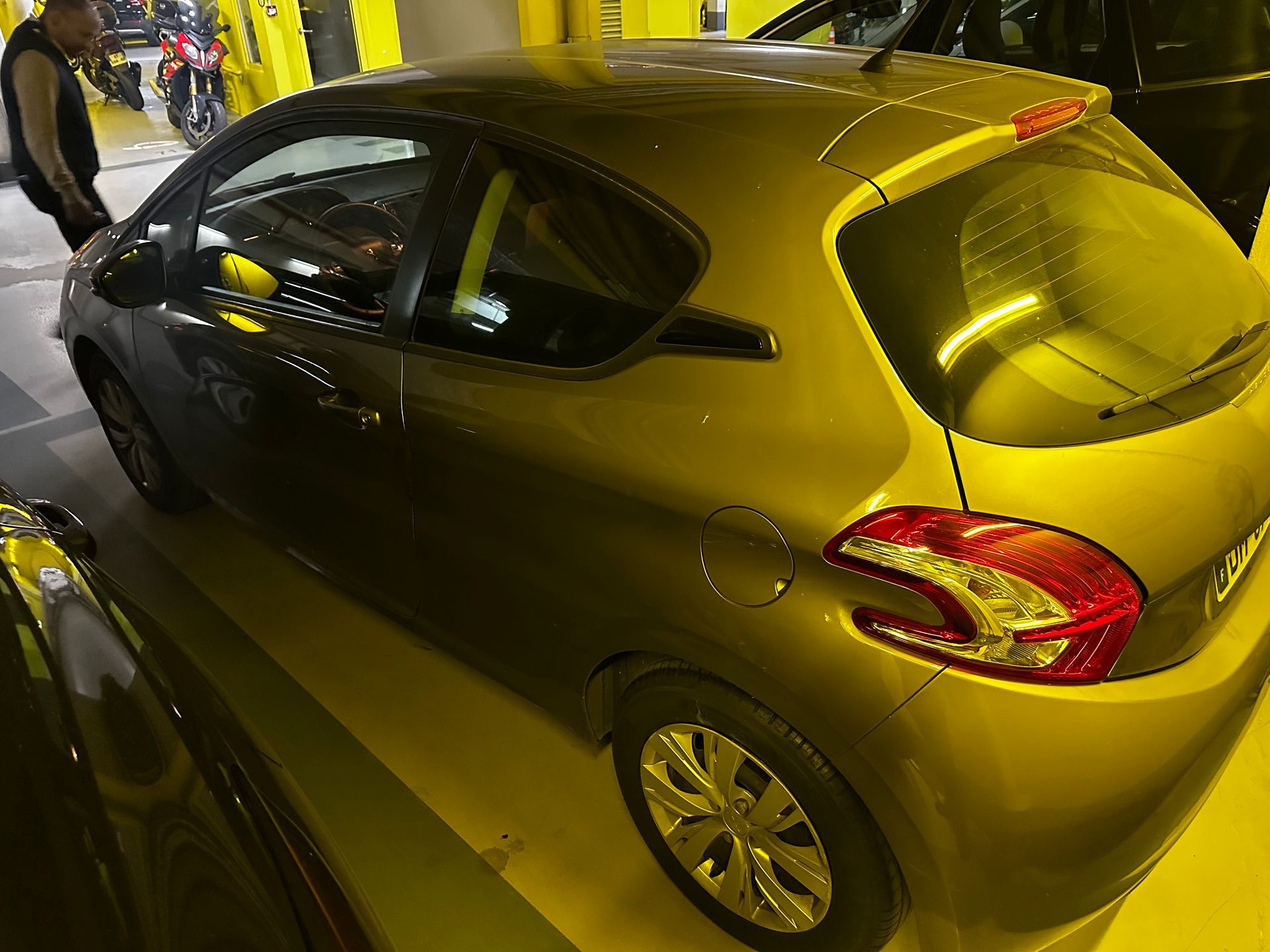 Nettoyage extérieur complet d'une voiture