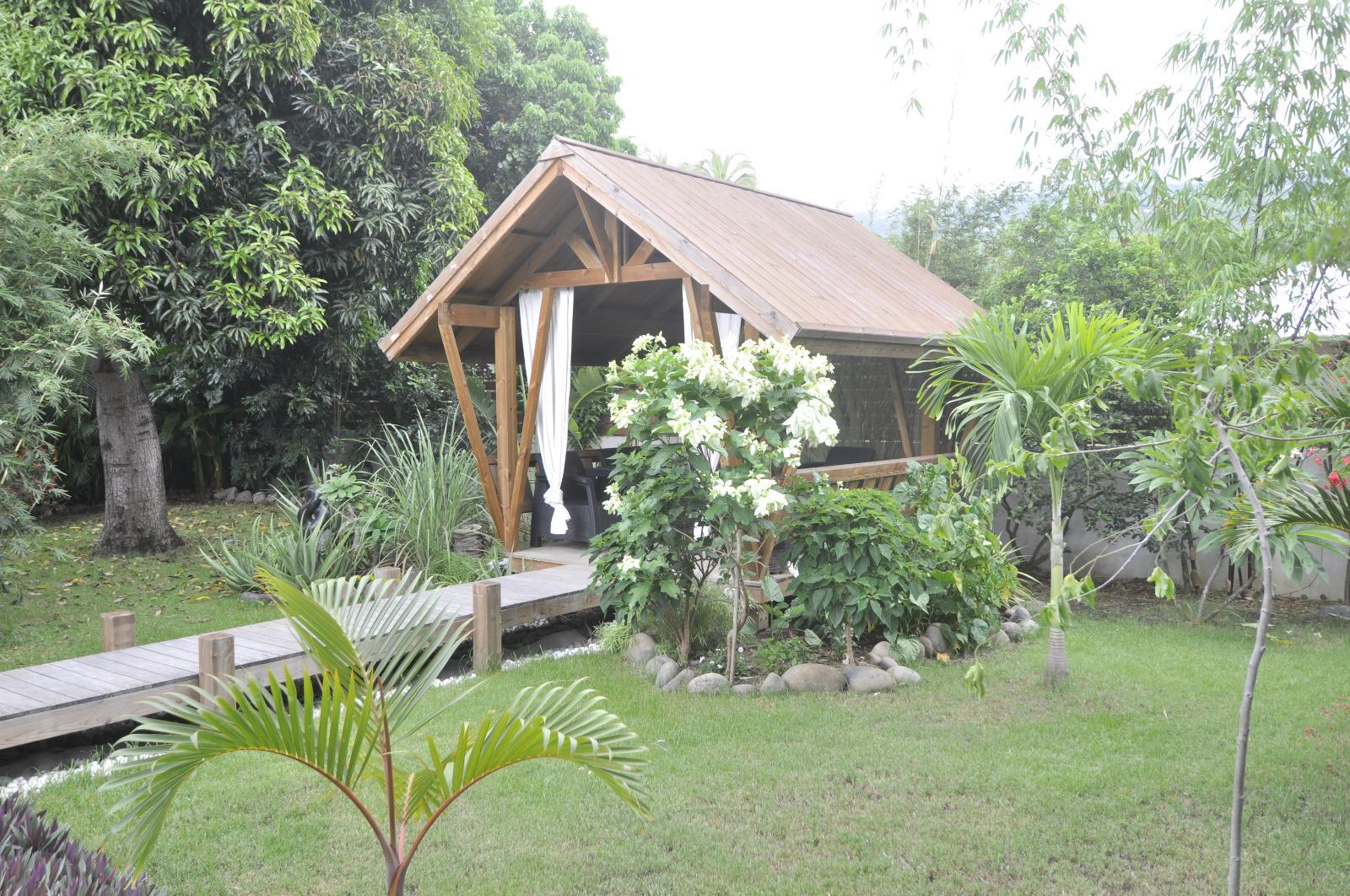 KIOSQUE LIGNE BOIS 974