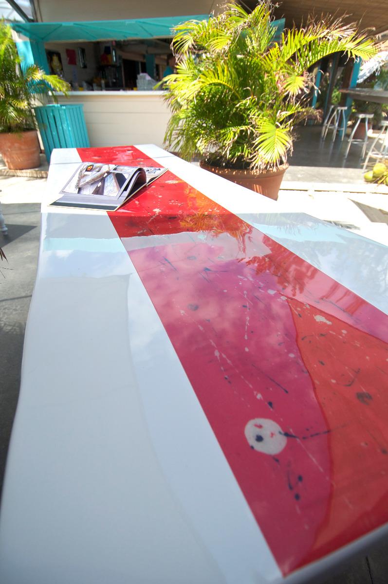 TABLE RÉSINE ET BÉTON CIRÉ LIGNE BOIS 974