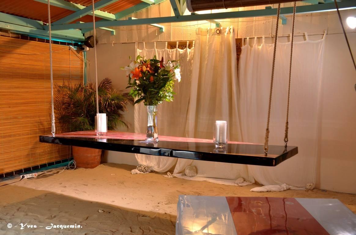 TABLE SUSPENDUE BOIS , RÉSINE ET BÉTON CIRÉ LIGNE BOIS 974