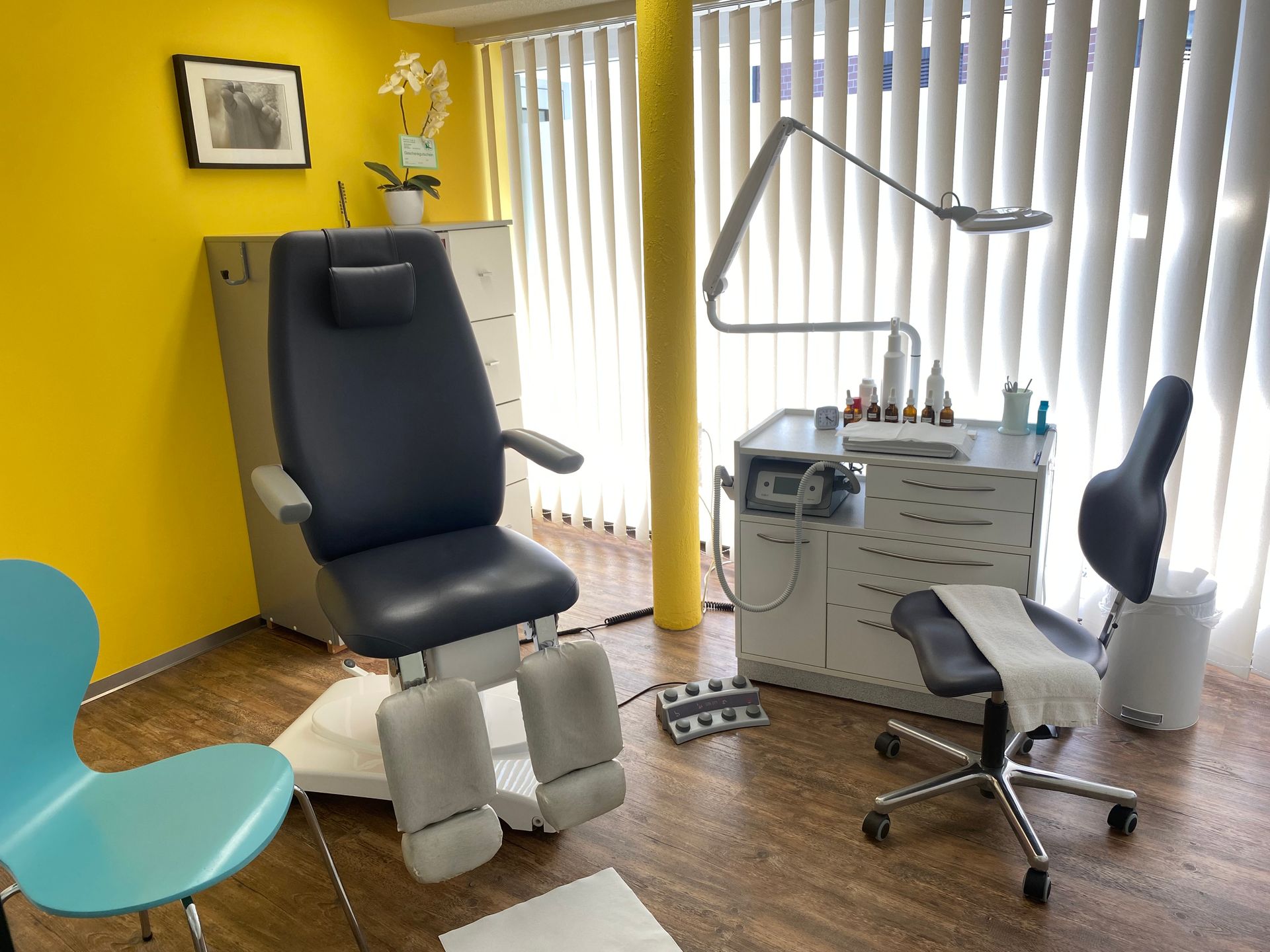 Fusspflege Behandlungsraum Podologie Holliger