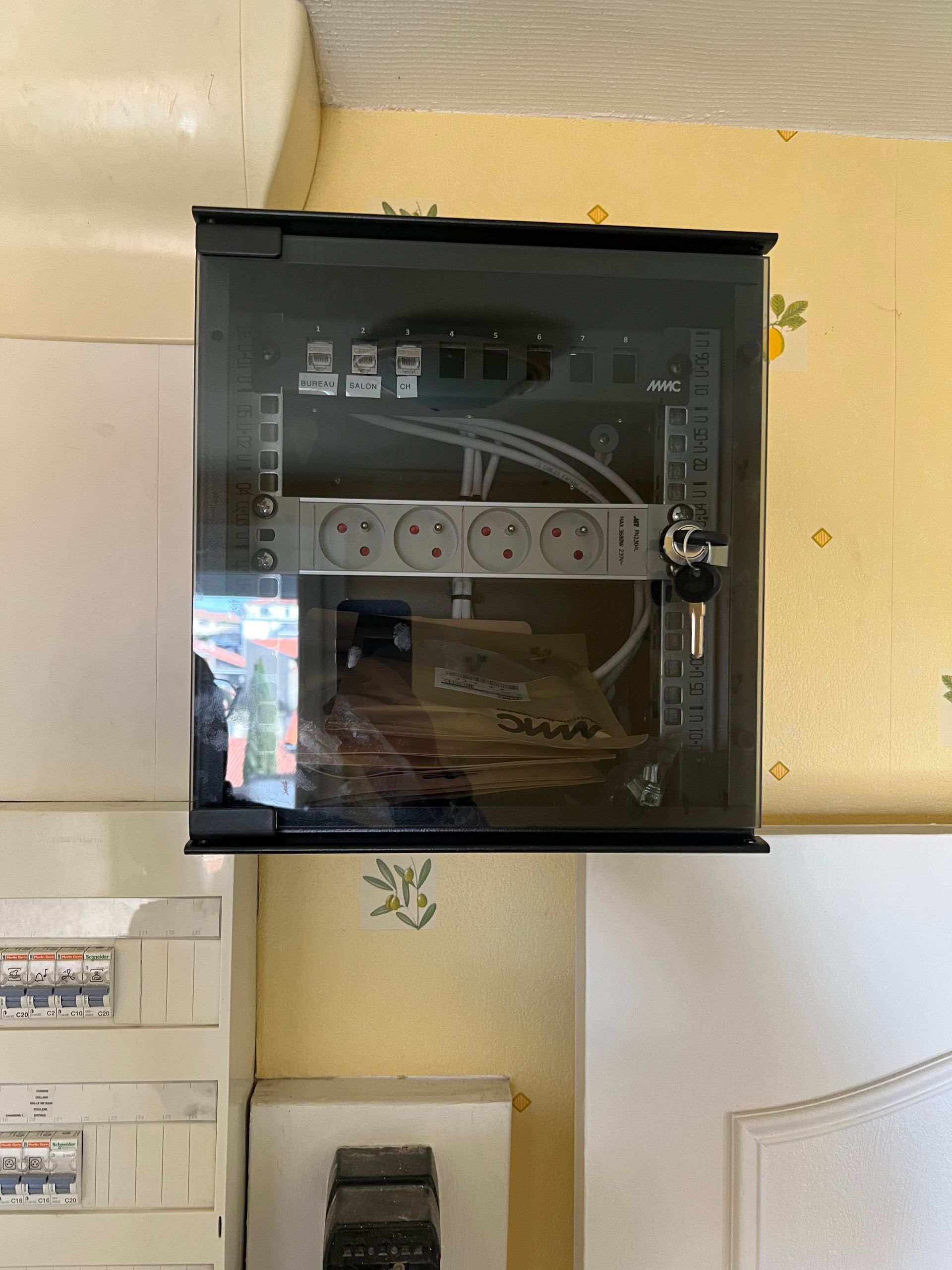 Tableau électrique vitré