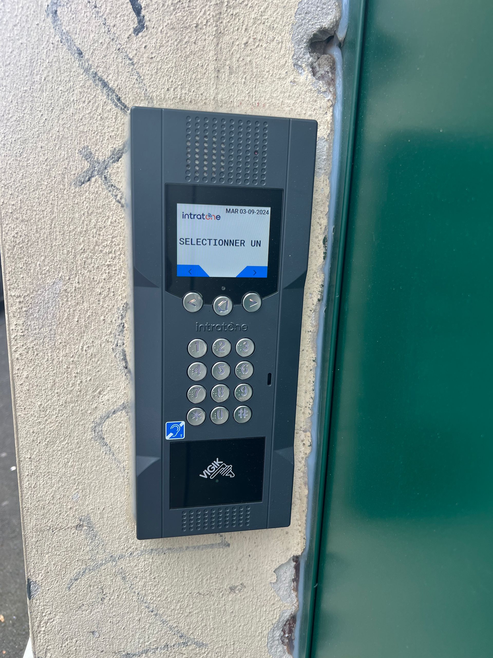 Interphone avec un écran