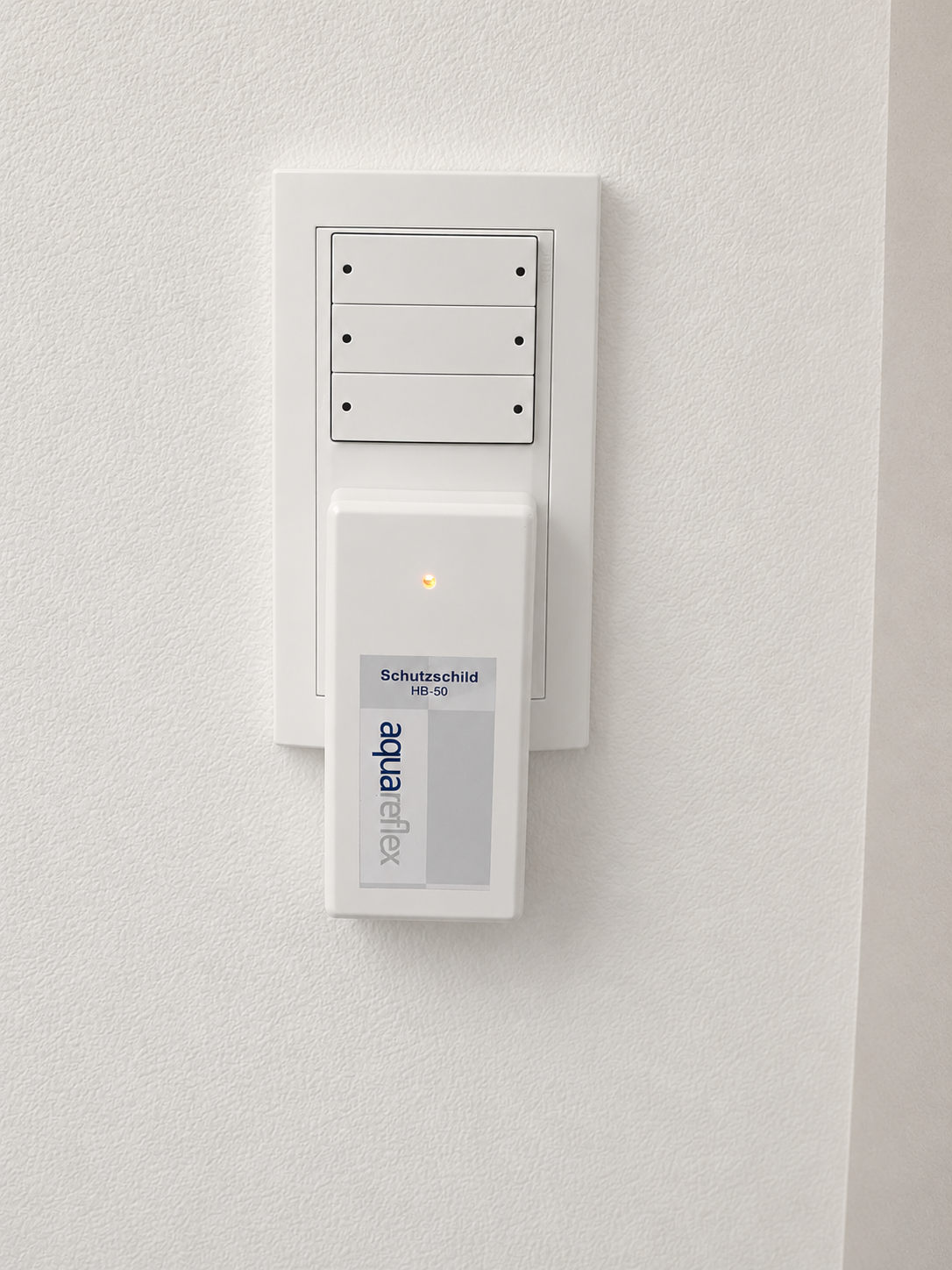 Schaltschrank mit Stromkabeln