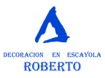 Logotipo en texto azul: "DECORACIÓN EN ESCAYOLA" encima de "ROBERTO", con una forma triangular azul abstracta que se asemeja a una moldura.