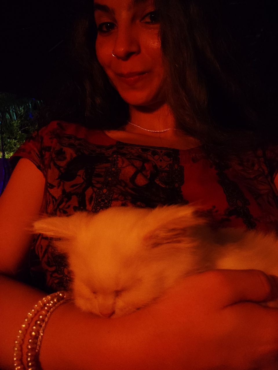 Nihan Tugce Ertuerk mit Kätzchen