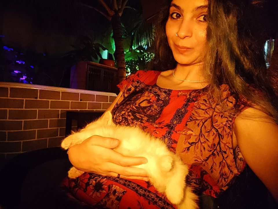 Nihan Tugce Ertuerk mit Kätzchen