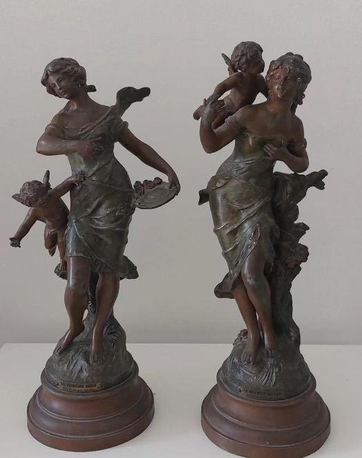 Deux statuettes de muses et chérubins