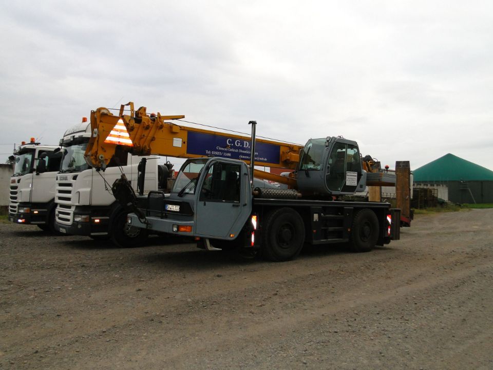 Kran der Firma C.G.D. Spedition Marlene Löwe