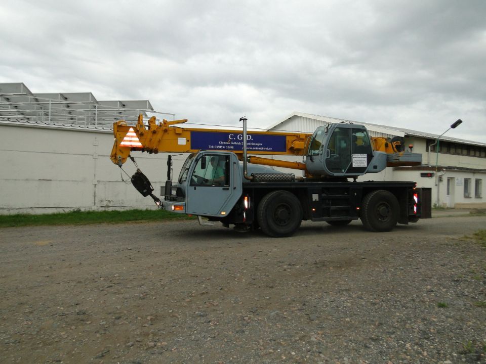 Kran der Firma C.G.D. Spedition Marlene Löwe
