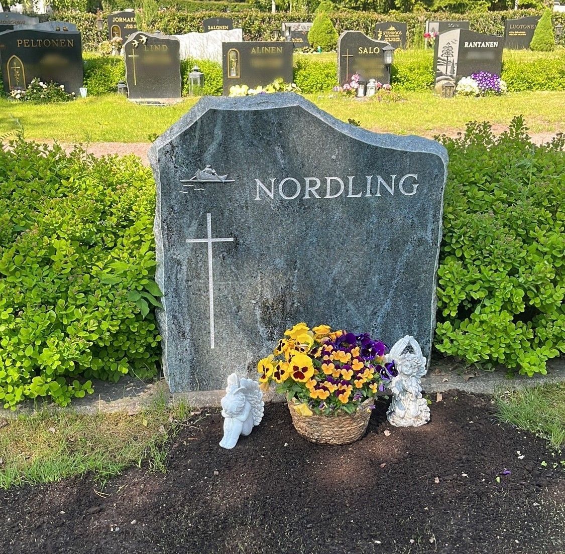 Hautakivet, Vehmaan Kiviveistämö