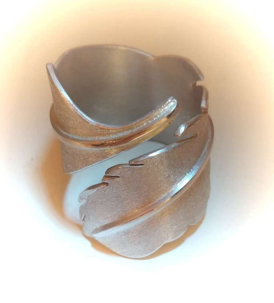 offener Ring in Feder-Design