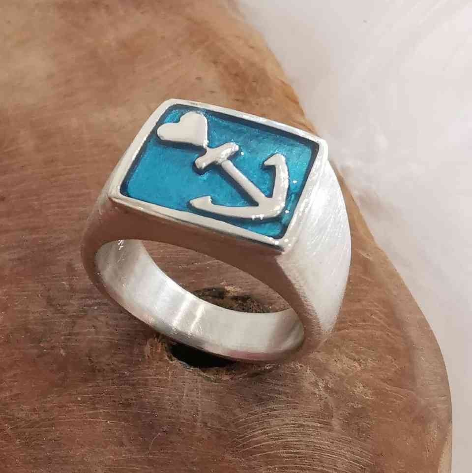 Ring mit eckiger Fläche und Ankermotiv