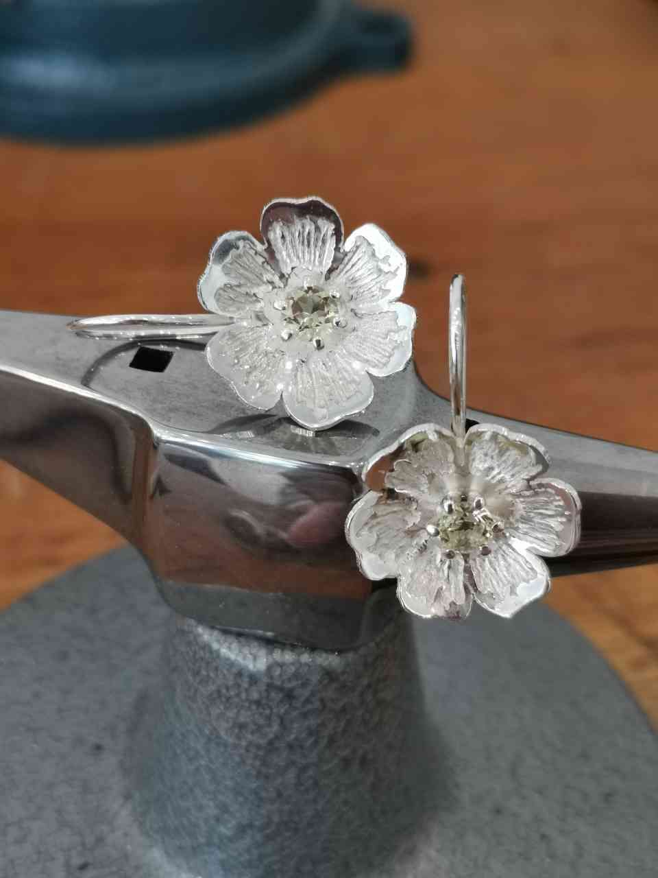 Ohrringe in Blütenform