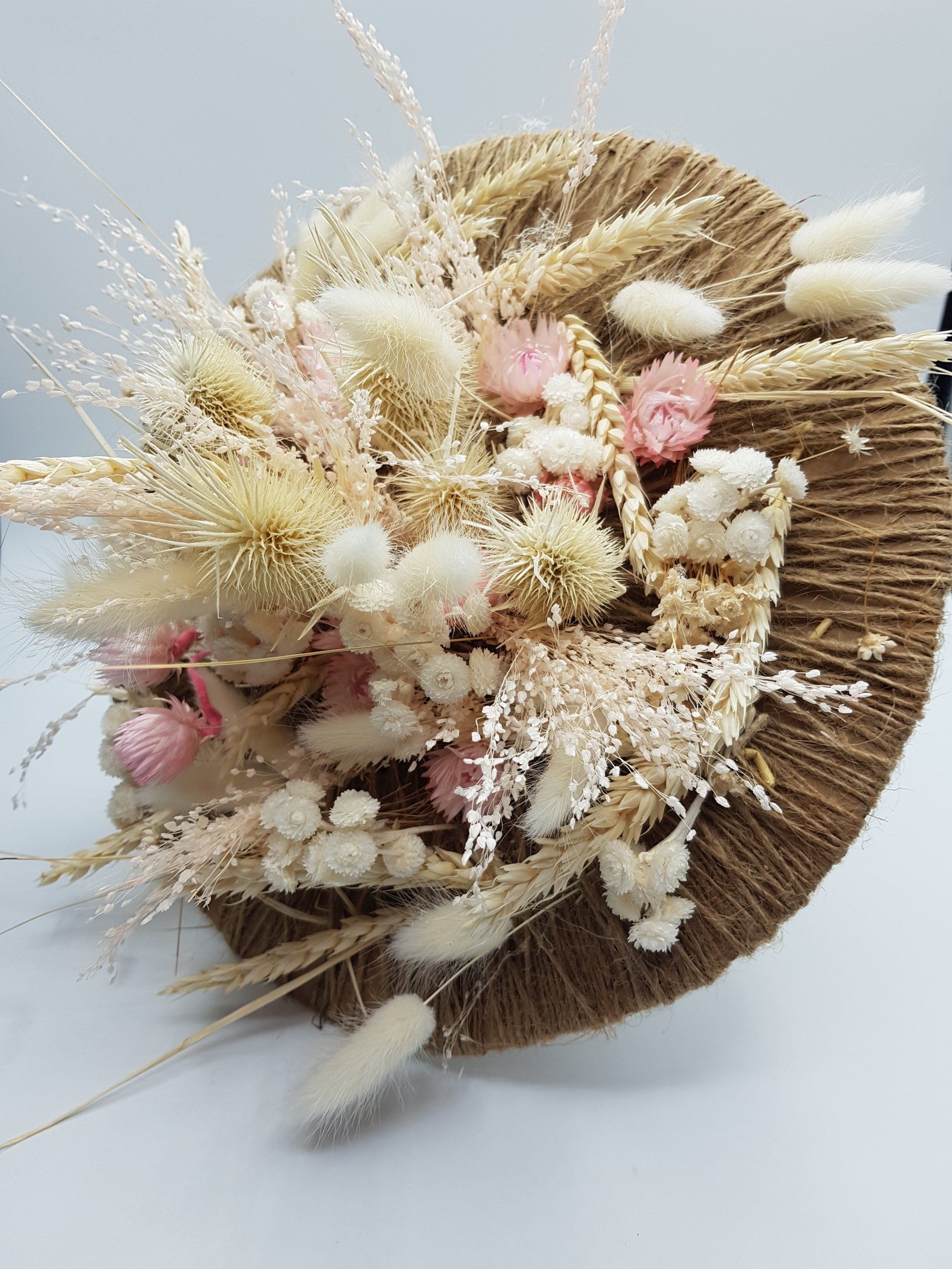 Composition de fleurs blanches