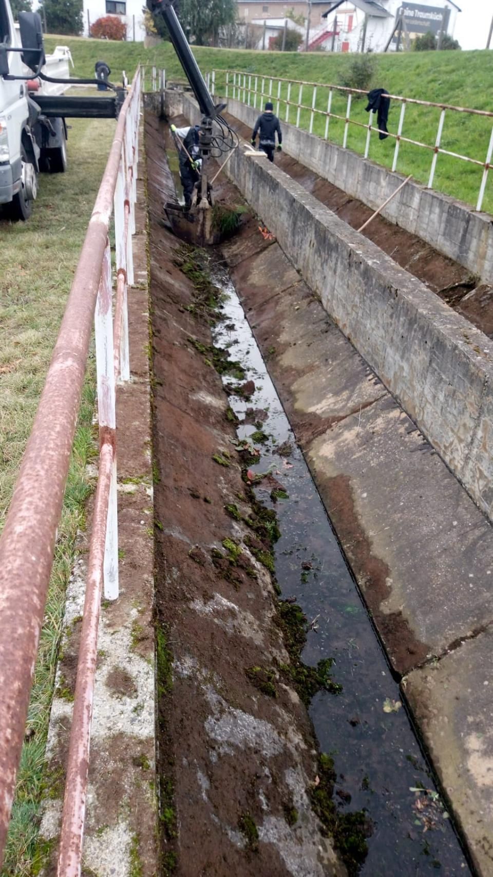 Ronny Mätzold Maurer- und Betonarbeiten – ein Bach oder Abfluss