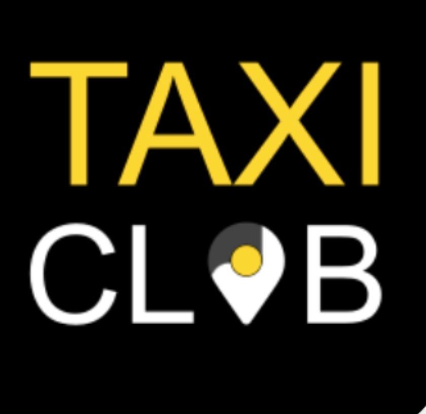 Logo de Taxi Club sur fond noir, avec TAXI en jaune au-dessus de CLUB en blanc et une icône d'épingle de carte dans le O.