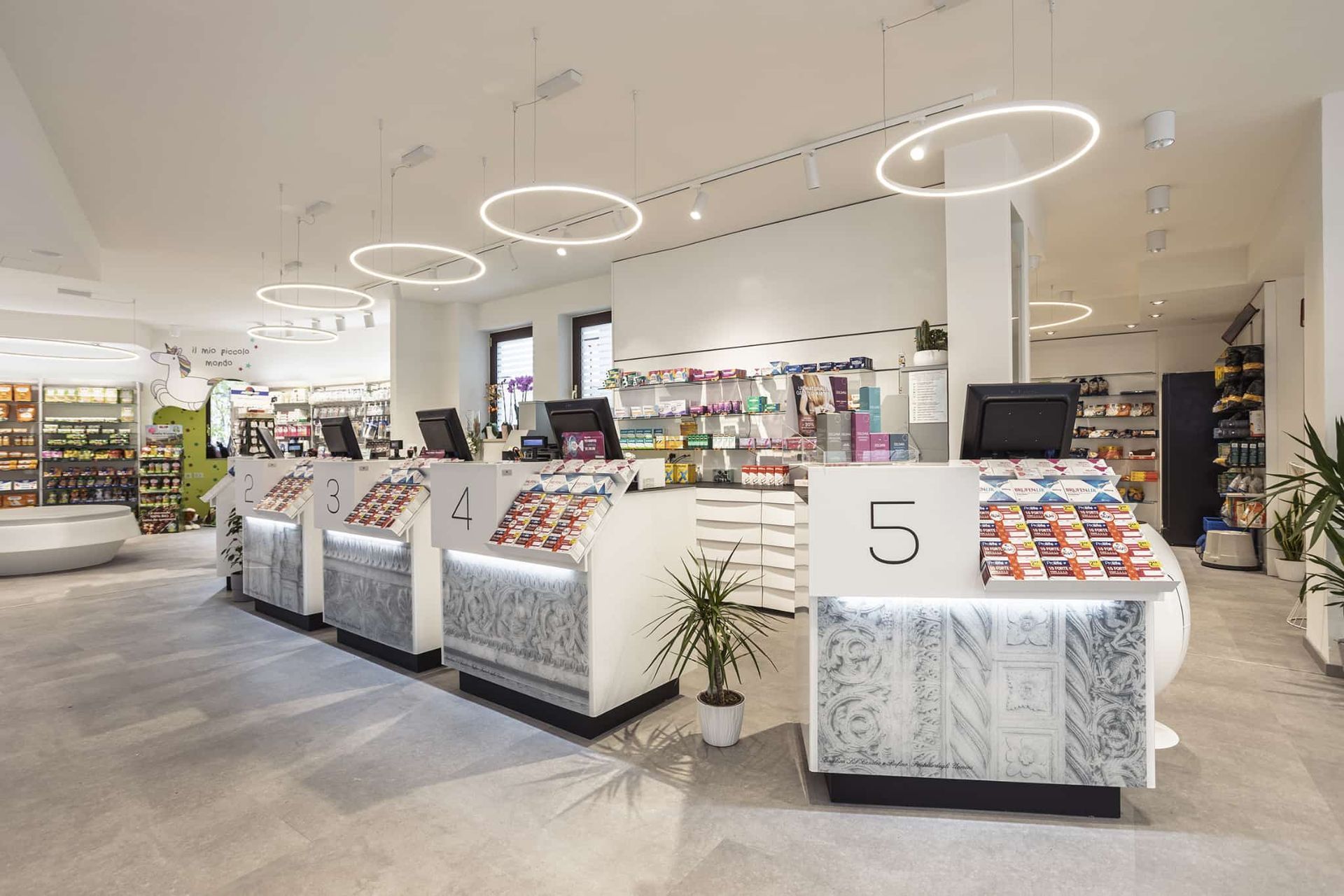 Interno della farmacia marinetti, con banchi numerati