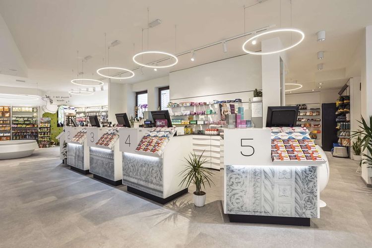 Interno della farmacia marinetti, con banchi numerati