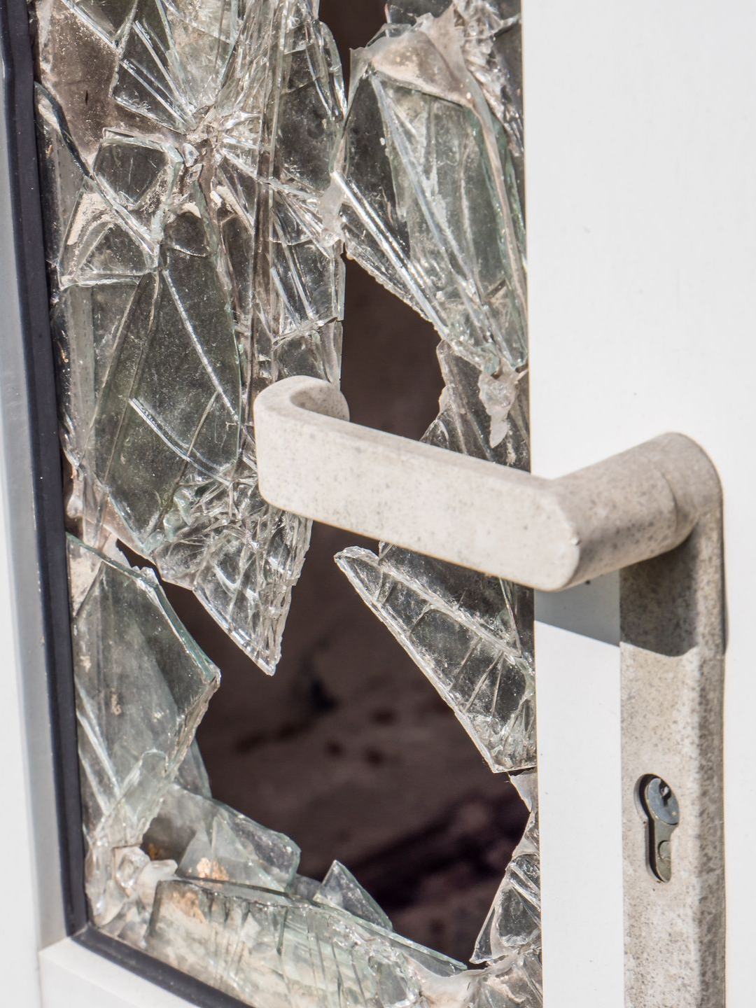 Vitre de porte cassée