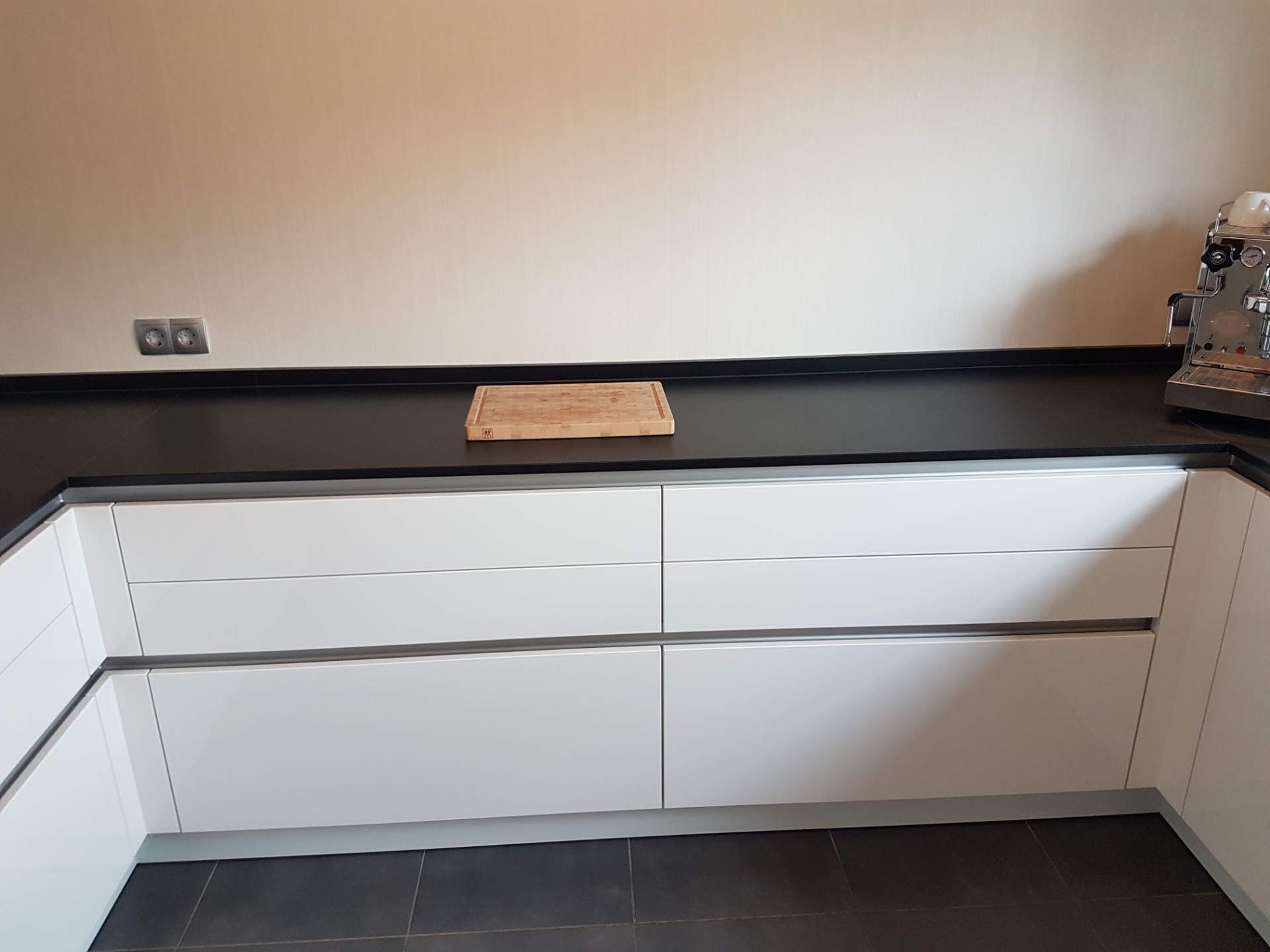 JeWu Möbel | Küche | Holz dunkel - weiß